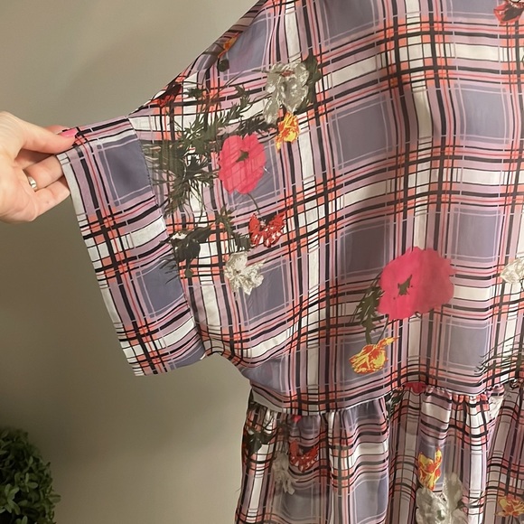 ASOS PLUS SEMI SHEER RUFFLE BLOUSE. Plead and floral size 20 drop sleeves - Picture 2 of 11